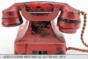 Telefon detinut de Hitler a fost cumparat cu 243,000 dolari