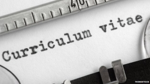 Cosmetizarea CV-ului se pedepseste mai grav de angajatori decat de Codul Penal