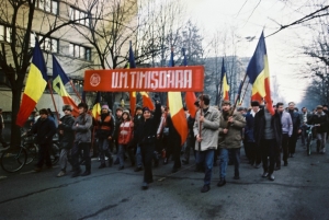 Copiii Revolutiei – povesti filmate cu parintii revolutionari si copiii acestora despre tranzitia de la comunism la democratie