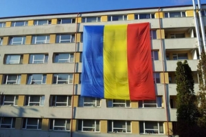 Pe caminul 3 din Observator a fost desfasurat cel mai mare drapel din Cluj