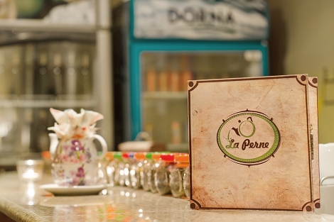 Ceainaria La Perne - unde ceaiul se combina cu banda casetelor